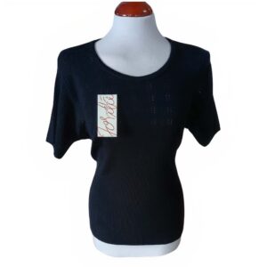 Blusa Negra Elegante y Versátil con Detalle Moderno