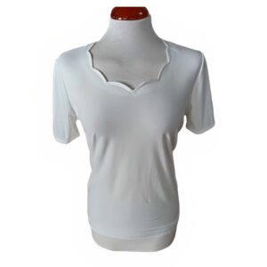 Blusa Blanca con Escote en forma de ondas