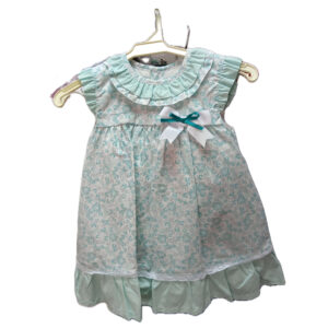 Vestido de Bebé Verde con Volantes y Lazo – Estilo y Suavidad en Algodón